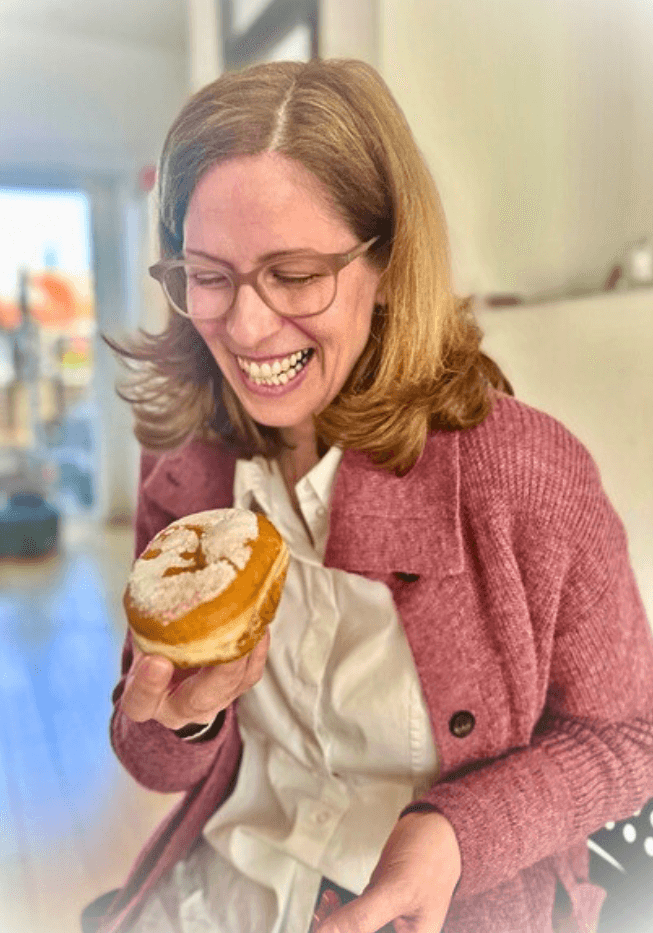 Martha isst Krapfen