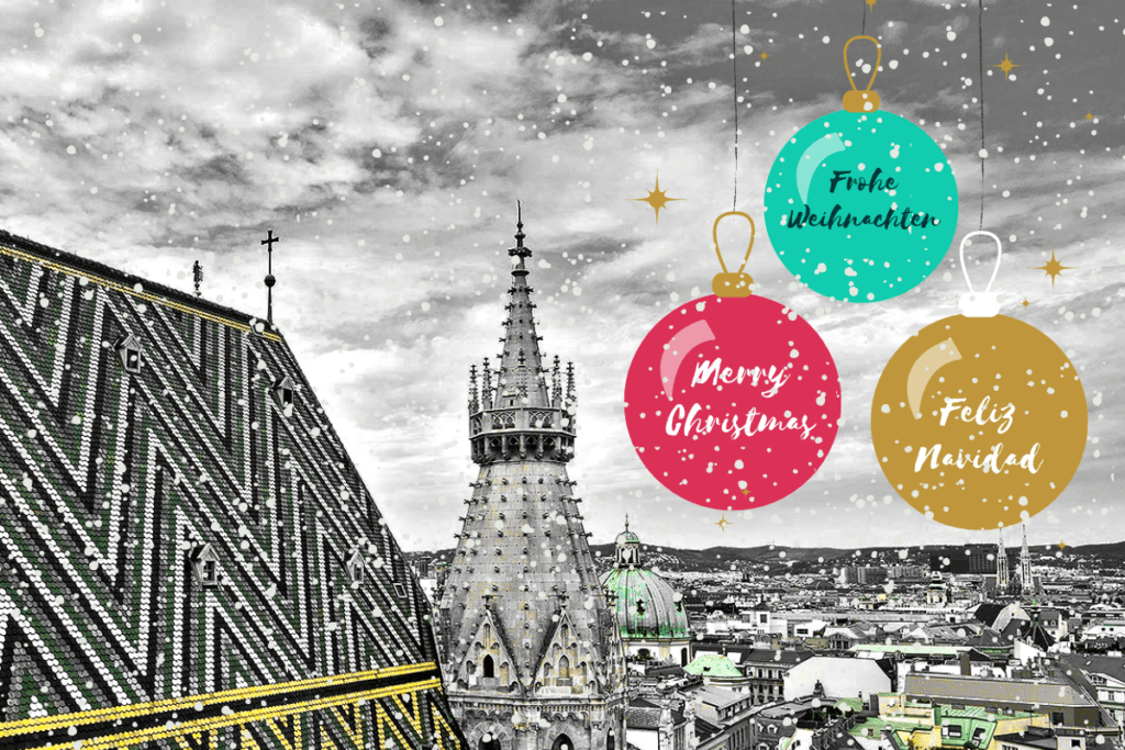 Dach vom Stephansdom mit Weihnachtskugeln