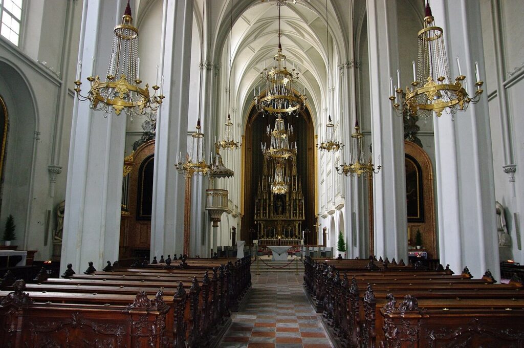 Augustinerkirche Wien, Innenraum