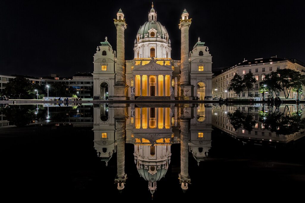 Karlskirche Wien bei Nacht